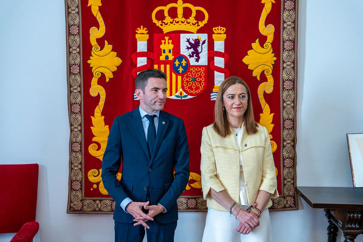 Virginia Barcones con el delegado del Gobierno, Pedro Casares